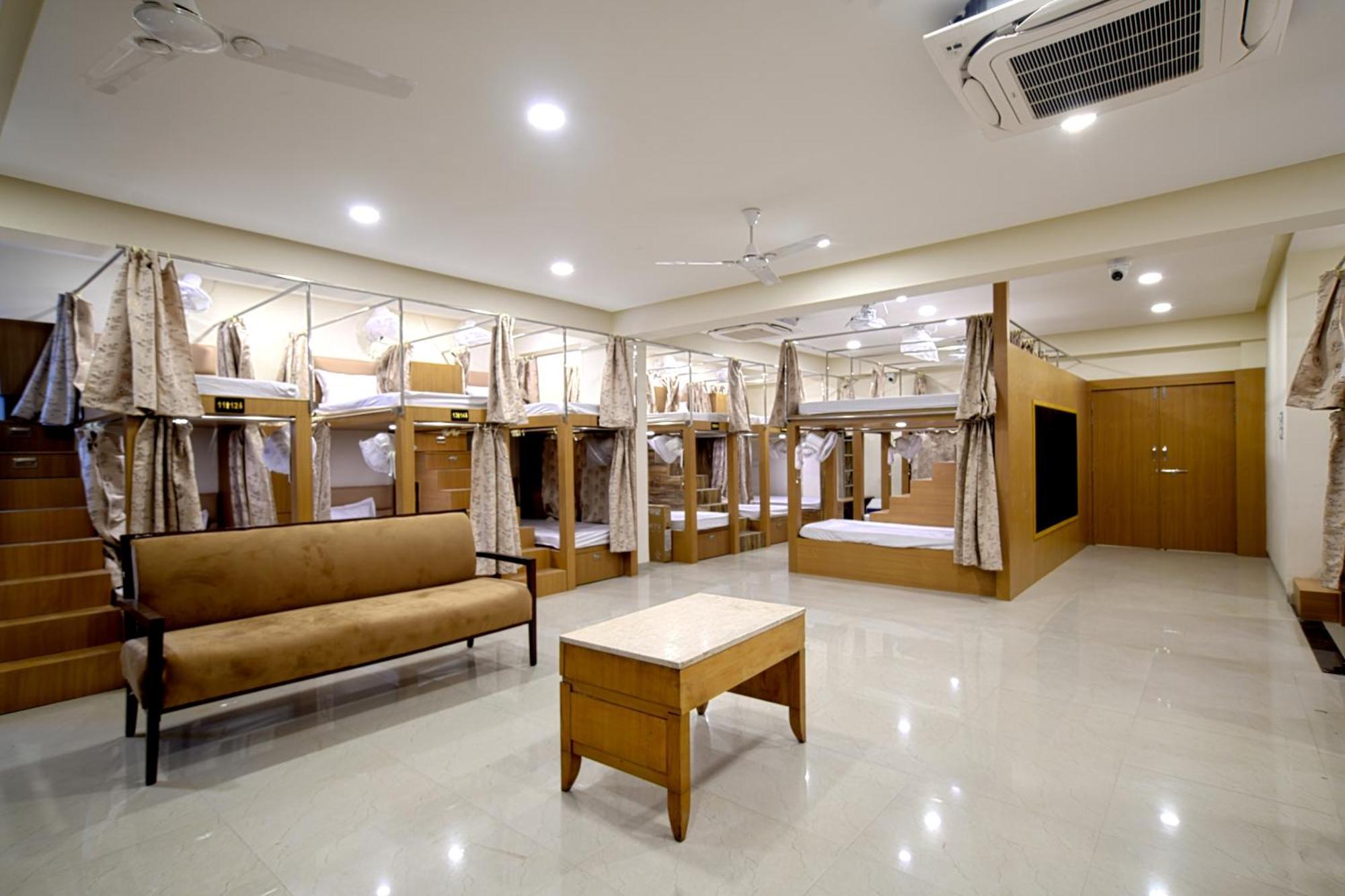 אויאיין Hotel Shivlok מראה חיצוני תמונה