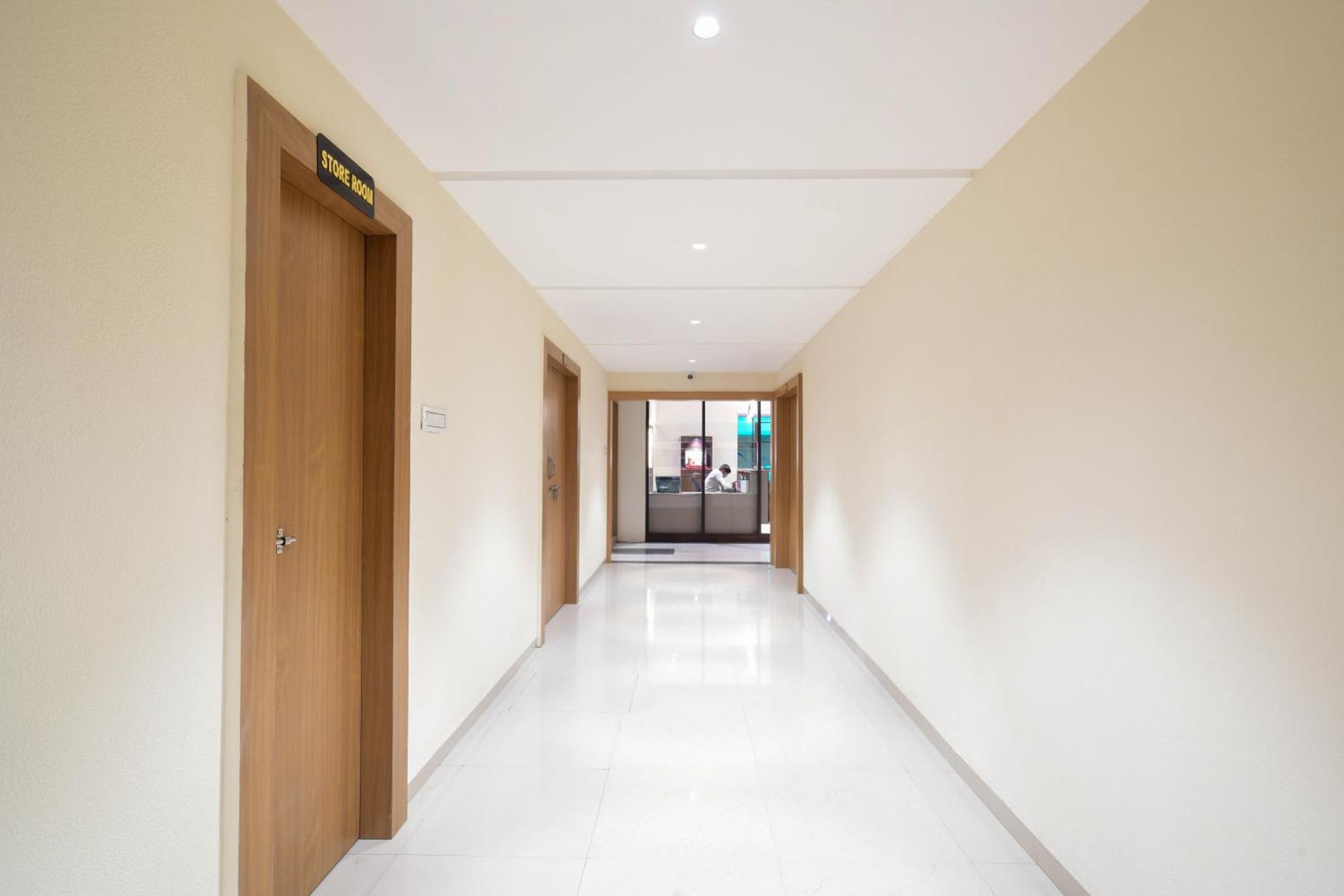 אויאיין Hotel Shivlok מראה חיצוני תמונה