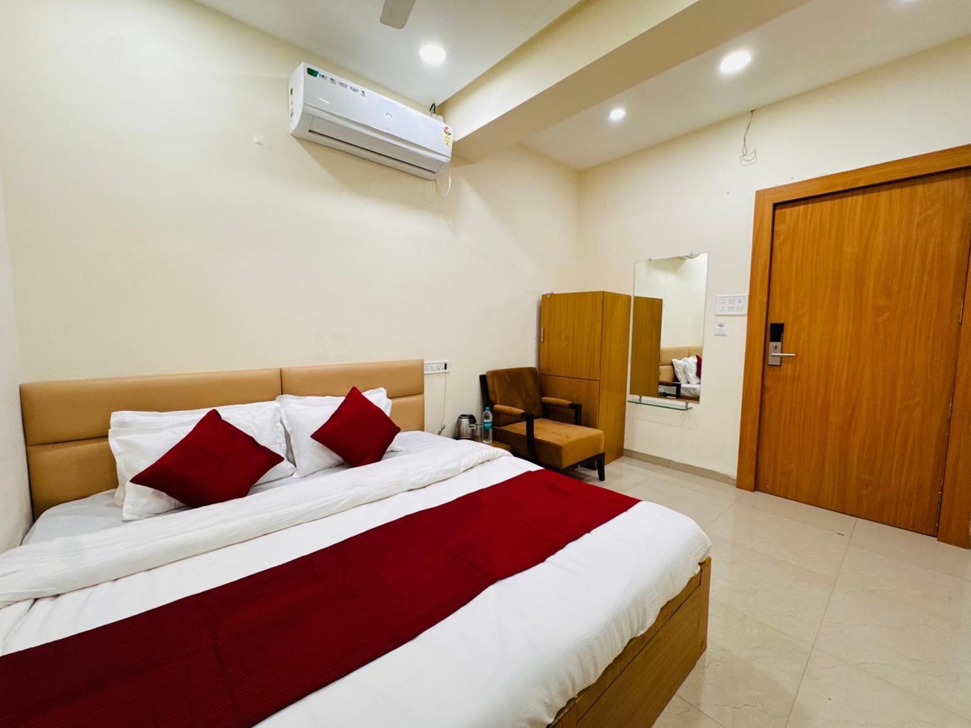 אויאיין Hotel Shivlok מראה חיצוני תמונה